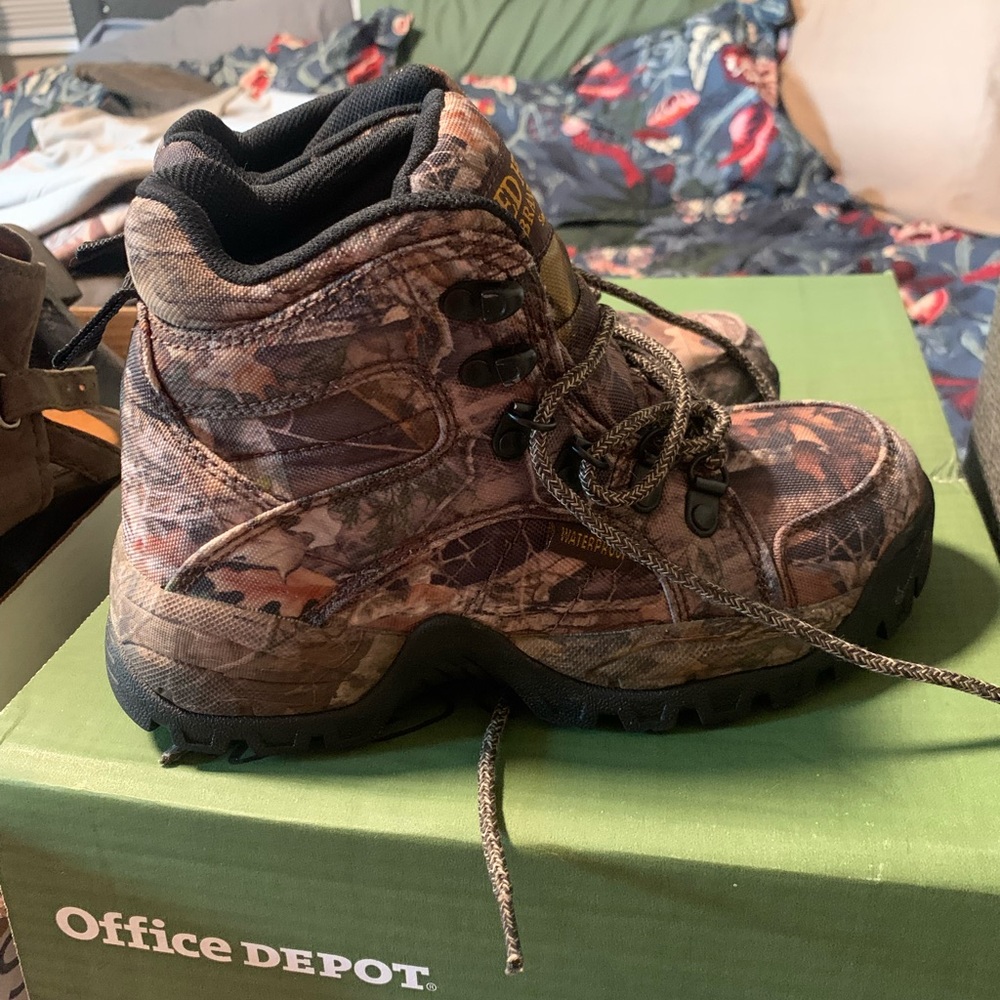 Kids size 3 like new